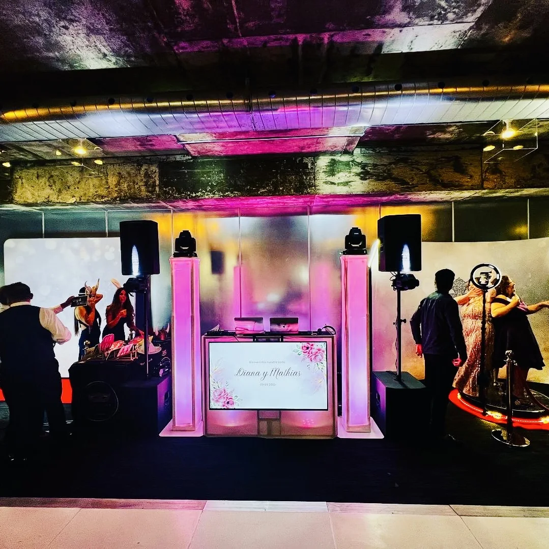 The 360 booth set up in a reception venue in Miami