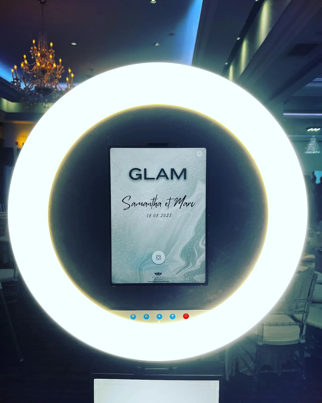The glam booth ring light with a personalized start screen for a Miami wedding