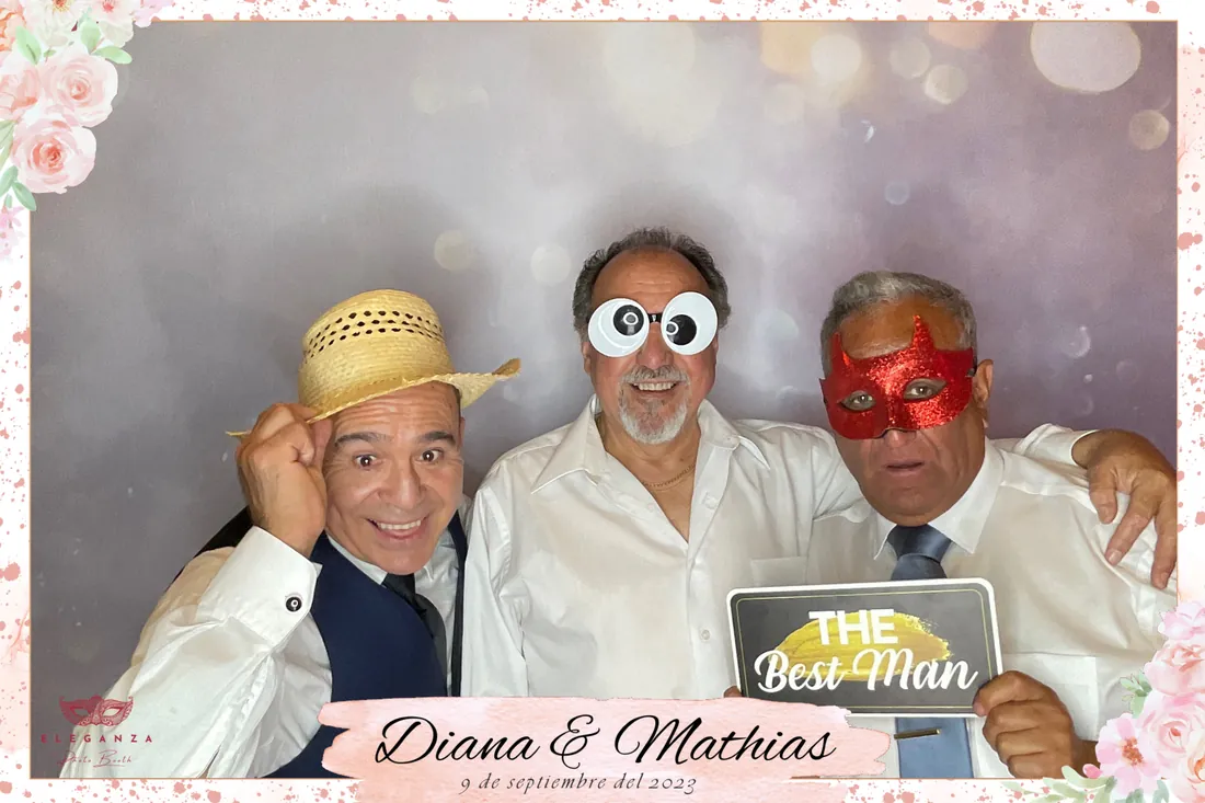 Spanish-language wedding photo booth overlay designed in Miami